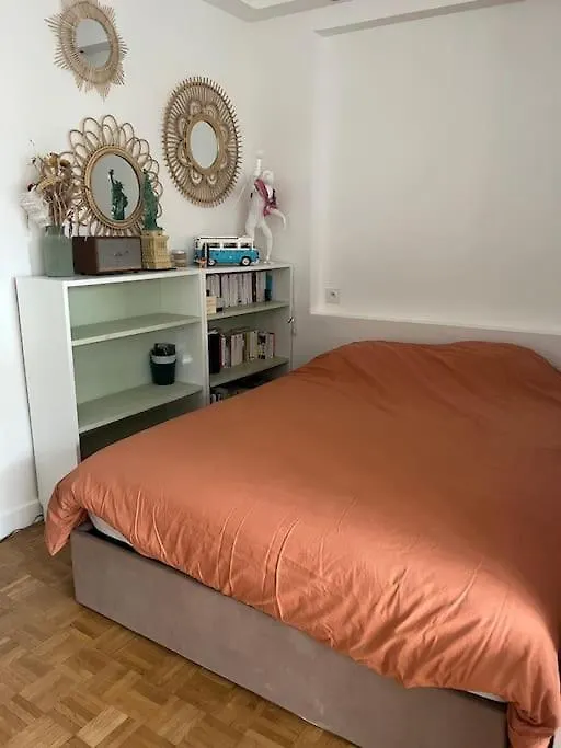 Apartment Confortable Studio Canal St Martin Paris France